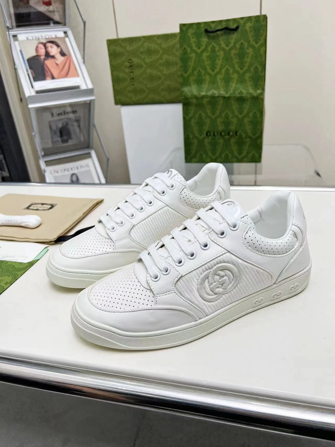 P620 💞💞Gucci G Home’s latest popular sports shoes, couple’s style, casual, retro white shoes 🌸🌸🌸 New popular series. The exquisite and compact interlocking double G logo romantically interprets the aesthetic concept of this series. Made of off-white leather, retro inspiration is cleverly blended into the sneaker design to reinterpret the brand logo. Exquisitely packaged at the delivery counter 🛍📦 ▪️Fabric: Original custom-made imported first-layer cowhide leather ▪️Lining: Original custom-made imported cowhide lining ▪️Outsole: Original molded two-color TPU outsole ▪️Size: Women's 35-40 / Men's 39-45